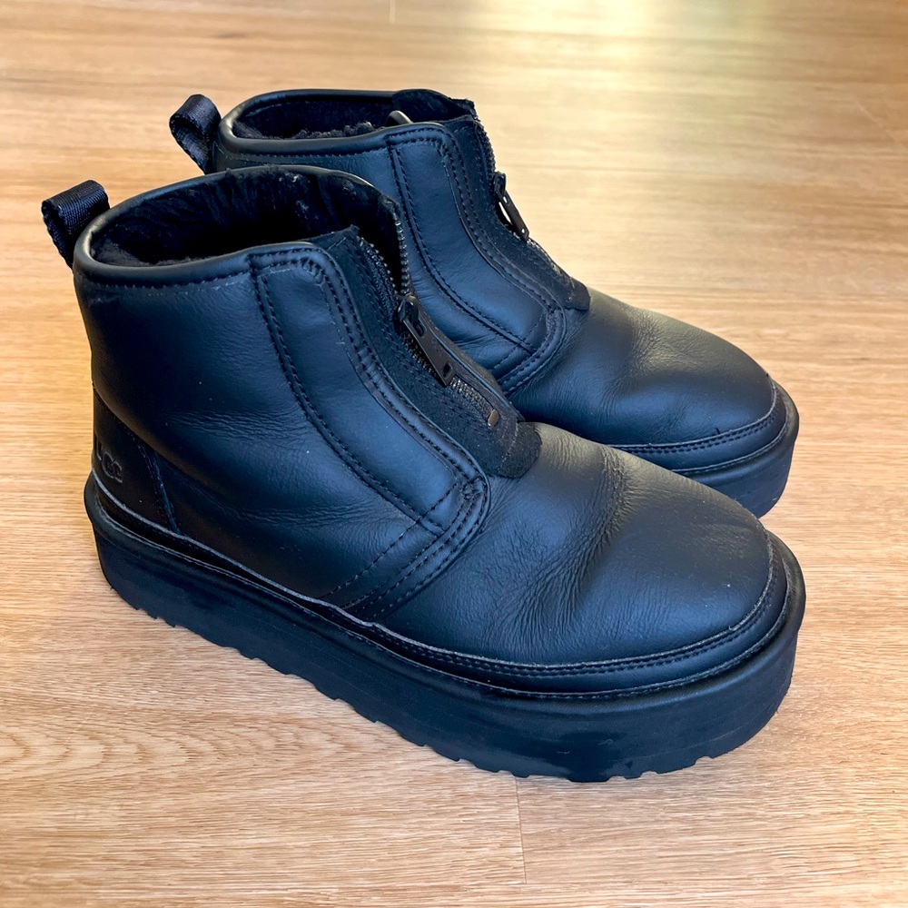 UGG Neumel Platform Zip Ultra Matte Black